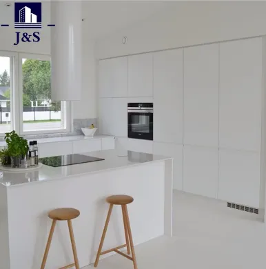 Tendința bucătăriei moderne cu dulap alb este centrală în designul casei?